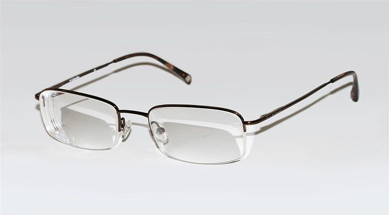 http://upload.wikimedia.org/wikipedia/commons/thumb/a/af/Half_rim_glasses.JPG/800px-Half_rim_glasses.JPG