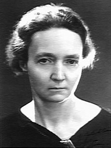 Irène Joliot-Curie Harcourt.jpg