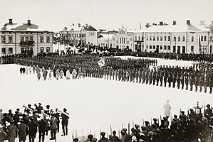 Парад в честь повернення фінських єгерів із Німеччини у Вааса, лютий 1918 року.