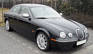 Jaguar S-Type elölről nézve