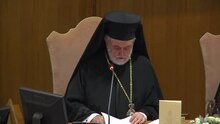 Файл: Джон Зизиулас представляет энциклику Laudato si 'на пресс-конференции в Риме. Webm