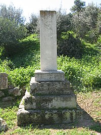 Stele des Konsuls Pythagoras aus Selymbria (links) und Stele für die Gesandten Thersandros und Simylos aus Kerkyra (rechts)