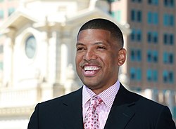 Kevin Johnson, Mayor of Sacramento, CA, skyline of Sacramento (cropped)