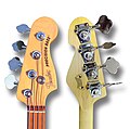 Vorder- und Rückseite der Kopfplatte von E-Bassgitarren: Fender American Performer P-Bass Guitar (links) und Sandberg Electra Bass Guitar (rechts)