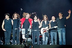 A banda mexicana Maná tem o maior número de discos latinos entre os mais comercializados nos Estados Unidos, com quatro projetos presentes na lista.