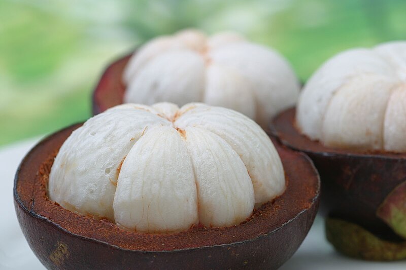 800px-Mangosteen3.jpg