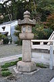 石燈籠（本殿向かって左、福山市指定文化財）