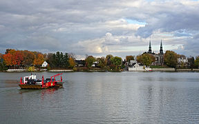 A ferry links Routes 223 and 133 across the Richelieu in Saint-Antoine.