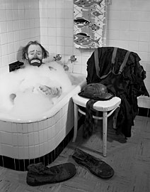 Kelly in a bubble bath (photo by Joseph Janney Steinmetz)