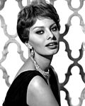 Foto publisitas hitam-putih Sophia Loren pada 1959.