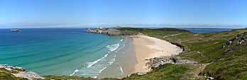 La plage de Pen-Hat et la pointe du Toulinguet, à Camaret-sur-Mer, sur la presqu'île de Crozon (Bretagne). (définition réelle 5 430 × 1 761)