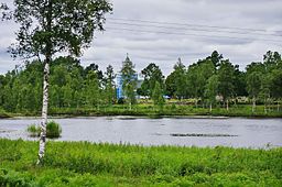 Svartesjön sommaren 2013. På andra sidan sjön syns Markaryds kyrka.