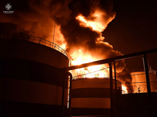 Tanks with sunflower oil attacked on 16 October Tanks with sunflower oil in Mykolaiv after Russian drone attack, 2022-10-16 (03).webp