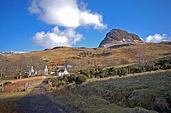 Panské sídlo Talisker House pod horou Preshal More na západě ostrova Skye