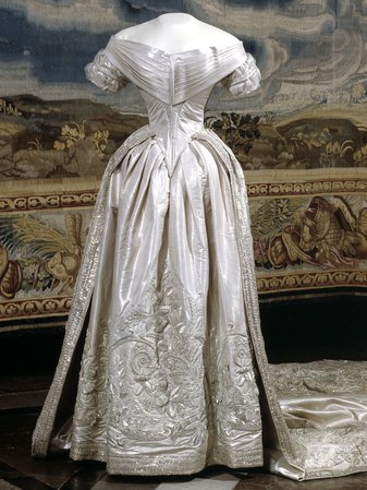 Vestido de casamento de Louise da Países Baixos, Rainha consorte da Suécia e da Noruega