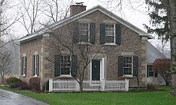 Дом Whitcomb Cobblestone Farmhouse 1.jpg