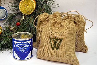 Wikizghushchivka and handmade embroidered pouches for transporting it