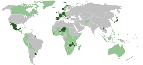 États ayant ratifiés la Convention (vert foncé) et États signataires (vert clair)