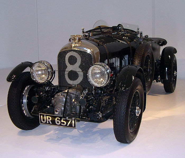 700px-1929_Bentley_front_34_left_2.jpg