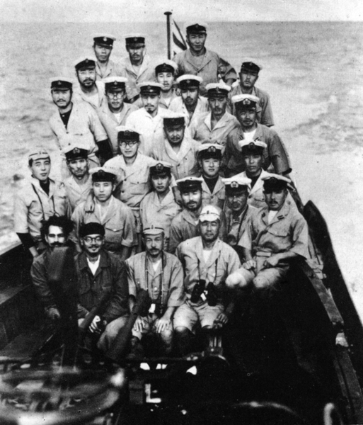 படிமம்:19430428 japanese submarine crew i-29.png
