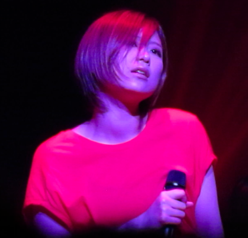 Berkas:Ayaka perfoming in Matsuyama during her 2012 tour.tiff