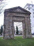 Porte de l'ancien séminaire de Brest (XVIIIe siècle) devenu école des mécaniciens puis caserne Guépin[Note 15].