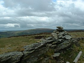 Cairn on 621 m height looking towards Moel Fferna - geograph.org.uk - 648609.jpg