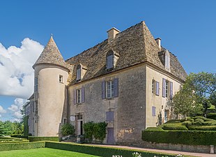 Le château de Marqueyssac vu des jardins.