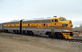 コロラド鉄道博物館で保存中のD&RGWのF9-5771号および5762号。フィルタ格子がF7までの4つから5つ設置になっている。