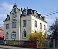 Mietshaus in offener Bebauung