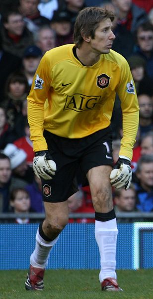 Fájl:Edwin van derSar playing for MUFC cropped.jpg