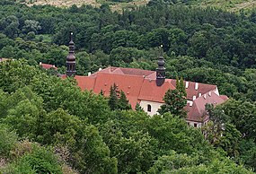 pohled na františkánský klášter ze svahu Svatého vrchu, odkud varaždínští hraničáři útočili na Francouze