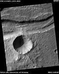 HiWish计划下高分辨率成像科学设备显示的堑沟和相邻陨坑中的冲沟，比例尺长500米。