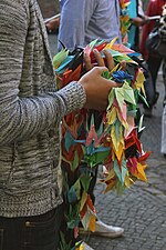 Origami-Kraniche eines Gedenkveranstaltungsteilnehmers in der Aegidienkirche (2014)