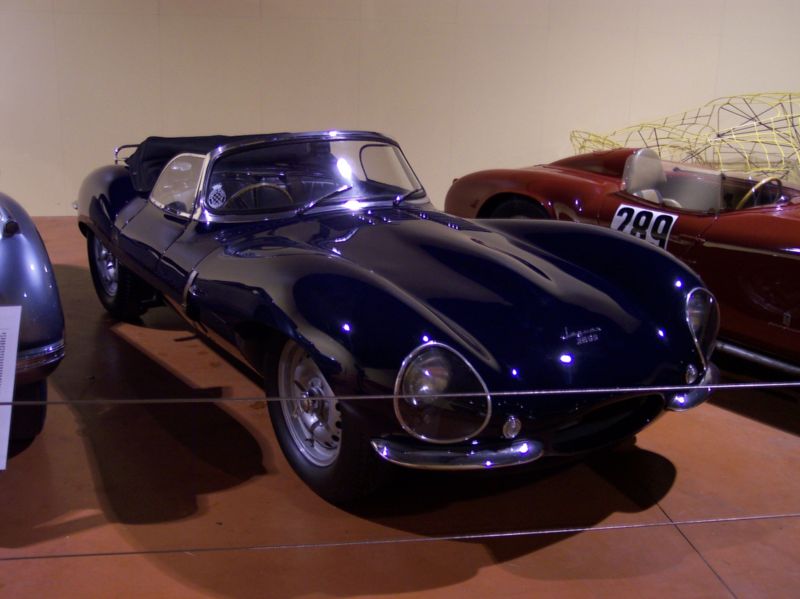 800px-Jaguar_XKSS_1957.jpg