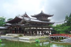 El hôôdô de Byōdō-in en Uji cerca de Kioto (1053)