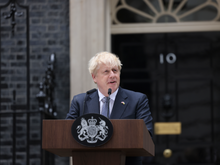 Johnson announcing his pending resignation as Leader of the Conservative Party Prime Minister Boris Johnson's statement in Downing Street 7 July 2022.png