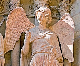 Reims, Kathedrale, lachelnder Engel, Detail.jpg