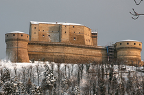 Forteresse de San Leo sous la neige.