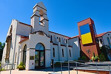 Shortly after the Russian invasion of Ukraine in 2022, the museum replaced their sign with the Flag of Ukraine Russian Museum of Art Minneapolis.jpg