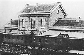 Gare et train omnibus vers 1910.