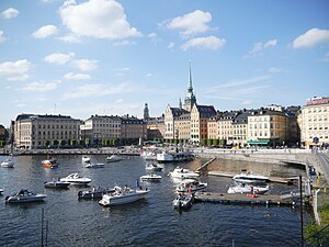 Fritidsbåtar på Söderström i väntan på slussning, sommaren 2013