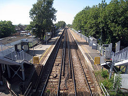 Teynham railway station platforms in 2009.jpg