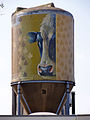 Beschilderde silo door Theo Onnes