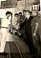 יצחק צורן מקבל ציון לשבח מהנשיא זלמן שזר והרמטכ"ל חיים בר-לב, 1968