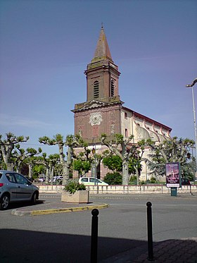 L'église de Seysses sur la place de la Libération, en mai&#160;2009.