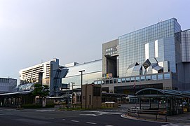 Devant le terminal de la gare de Kyoto