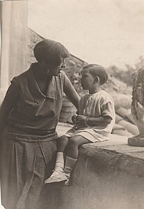 Magali y Pierrette en Ceret casa de Pierre Brune 1926