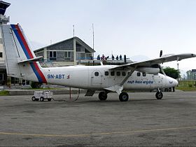 Un De Havilland Canada DHC-6 Twin Otter de Nepal Airlines similaire à celui impliqué dans l'accident à l'aéroport de Jomsom