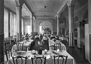 Le sanatorium d'Agra, aussi nommé Deutsches Haus en raison des nombreuses personnalités germanophone qu'il accueillait entre 1913 et 1969, est situé sur la commune de Collina d'Oro au Tessin.